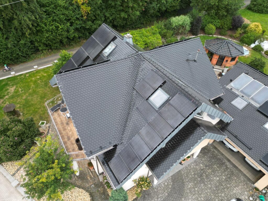 Steildach Solaranlage in Ailertchen – Referenzprojekt Pistor-Dach
