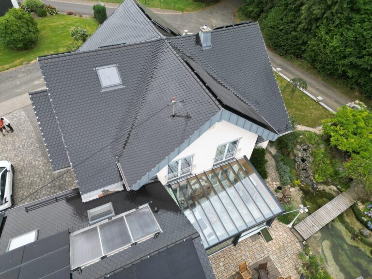 Steildach Solareindeckung in Ailertchen – Referenzprojekt Pistor-Dach