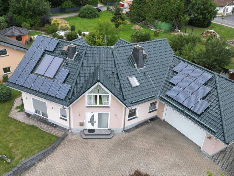 Photovoltaikanlage auf Einfamilienhaus in Ailertchen – Pistor-Dach
