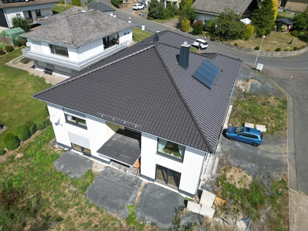 Hochwertige Eindeckung auf Dachfläche im Westerwald – Pistor-Dach