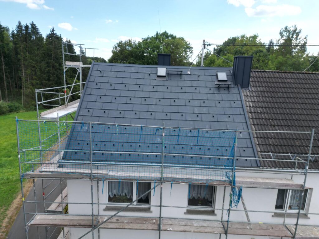 Dachreparatur im Westerwald – vorher/nachher Vergleich durch Pistor-Dach