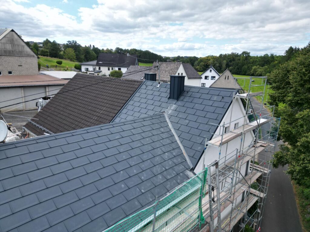 Dachreparatur im Westerwald – vorher/nachher Vergleich durch Pistor-Dach